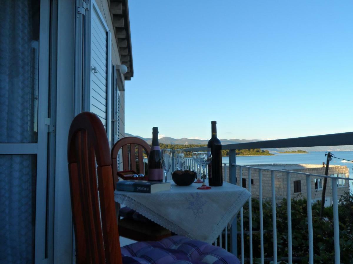 Adrian'S Apartments & Winery Lumbarda Exterior foto